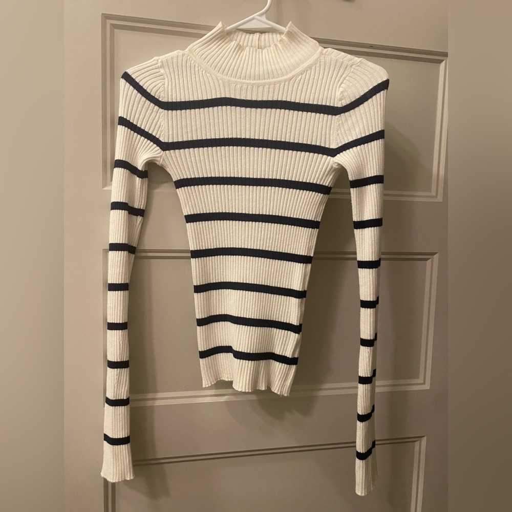 American Eagle~ Striped Ribbed Knit Sweater~ Navy/Cream~ Size XS